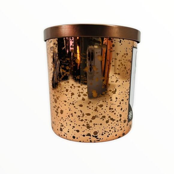 April's November Cashmere Throw Single Wick Candle - Picture 2 of 5